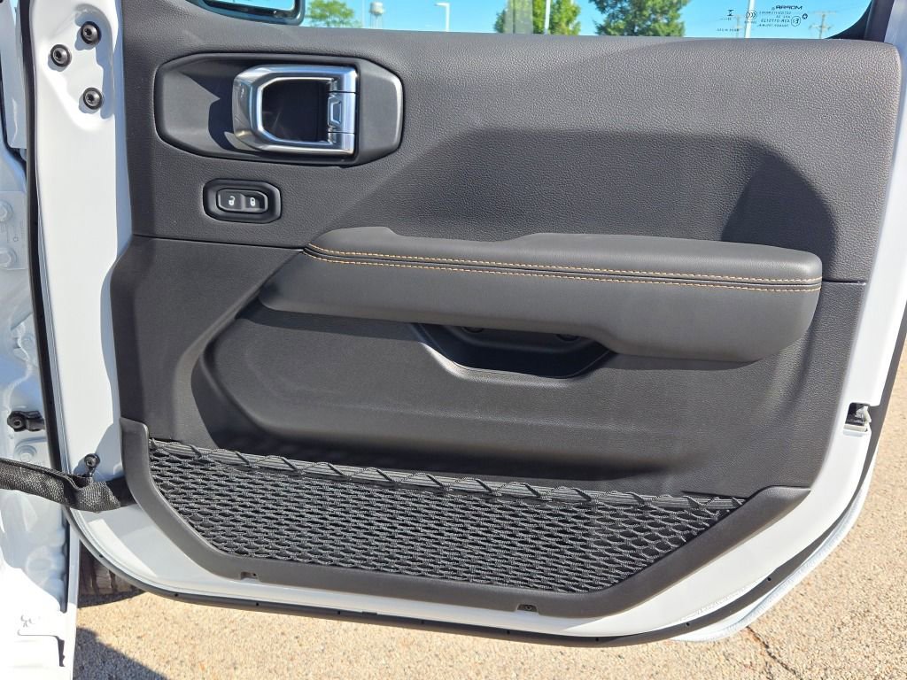 Used 2024 Jeep Wrangler Sahara w/ Safety Group image 8