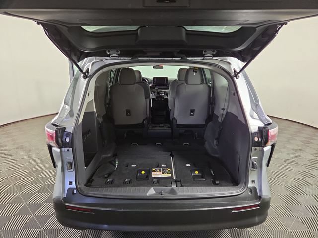 Used 2023 Toyota Sienna LE FWD image 33