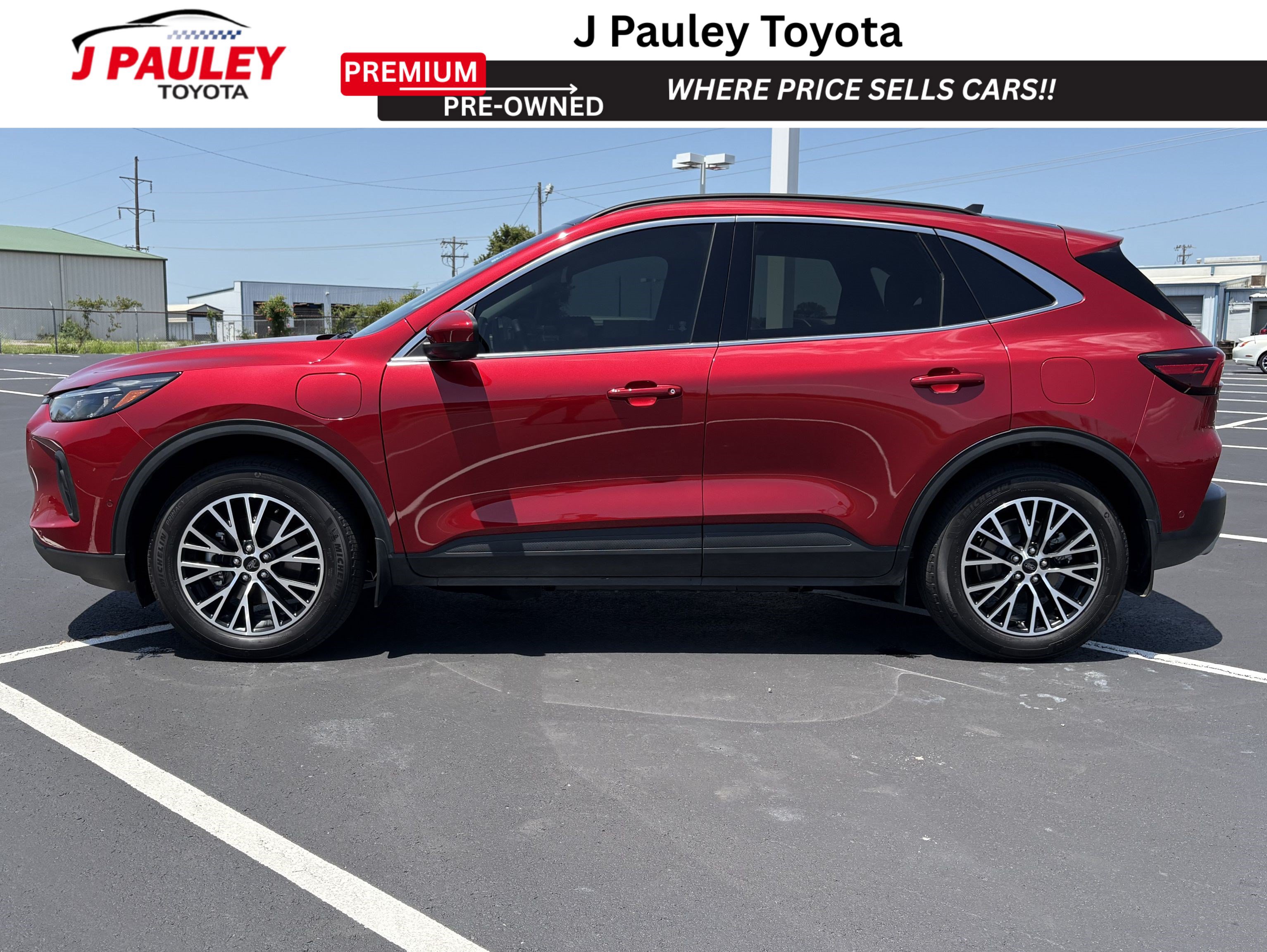 Used 2024 Ford Escape SE w/ PHEV Premium Package FWD image 2