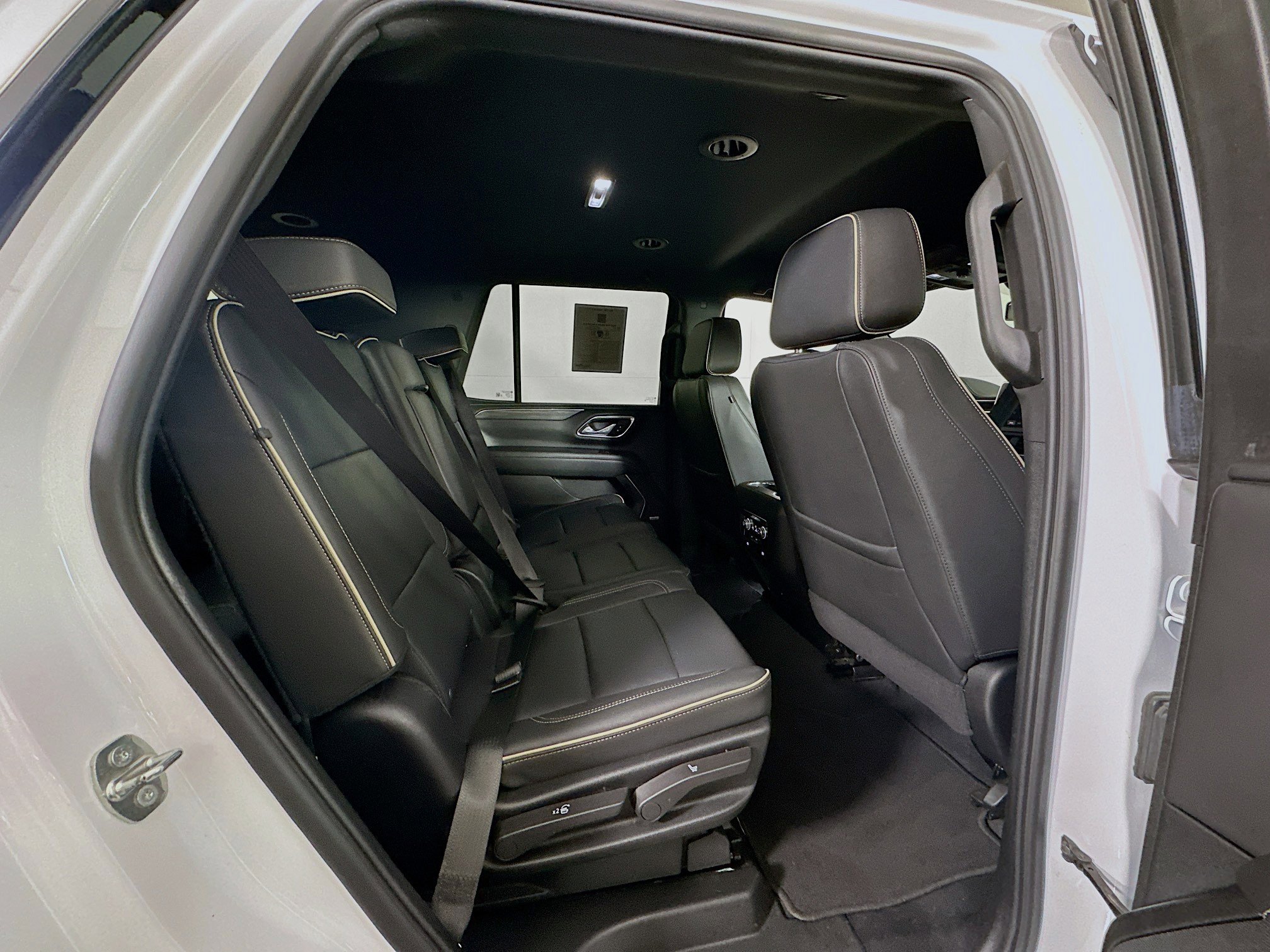 Used 2024 GMC Yukon SLT image 31