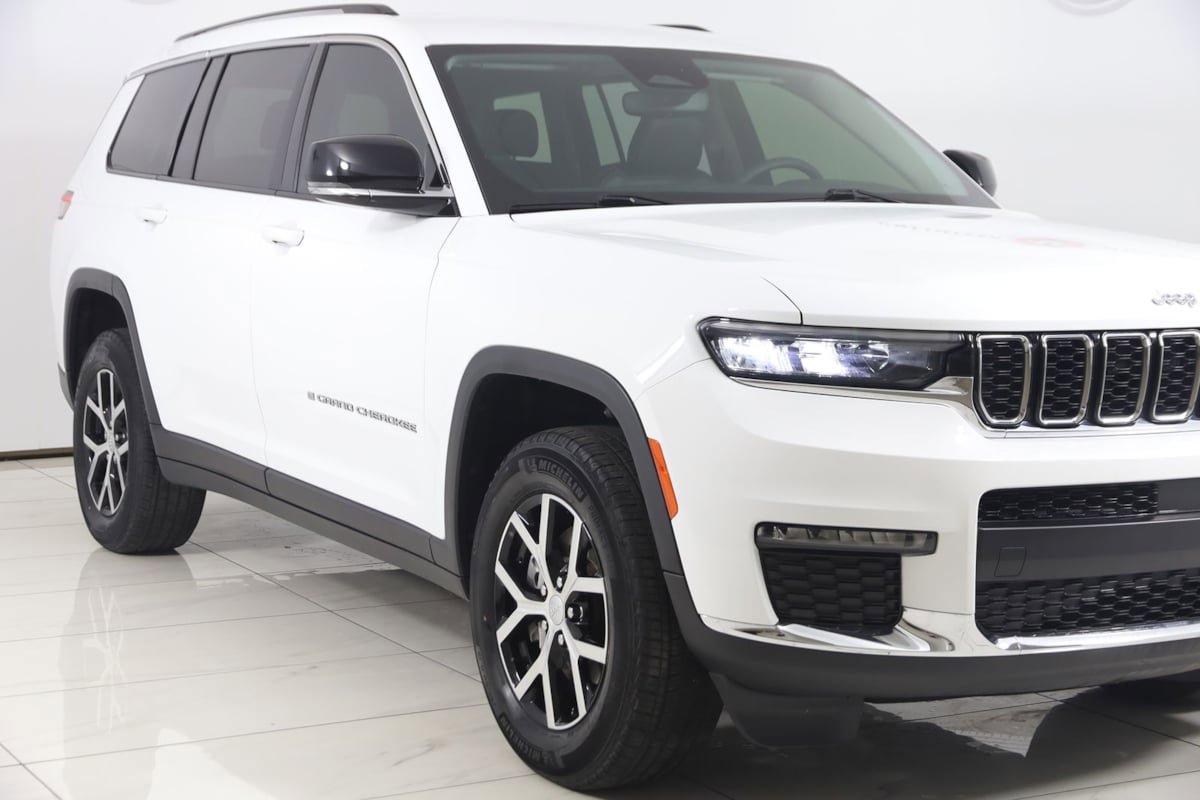 Used 2024 Jeep Grand Cherokee L Limited AWD/4WD image 42