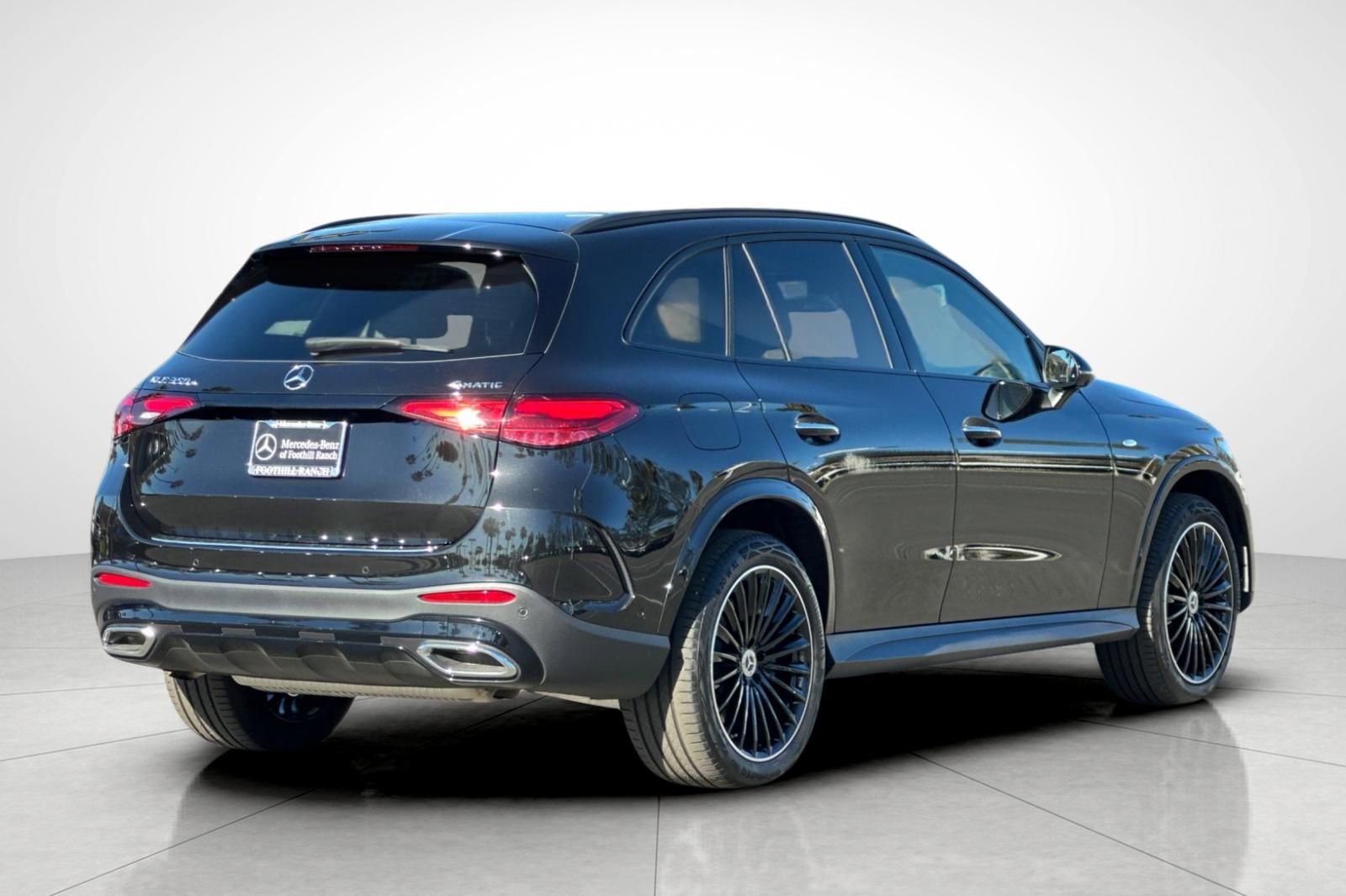 Used 2025 Mercedes-Benz GLC 350e 4MATIC image 3