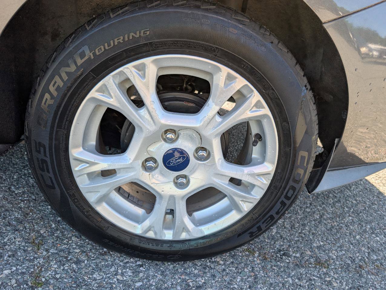 Used 2015 Ford Fiesta SE FWD image 3