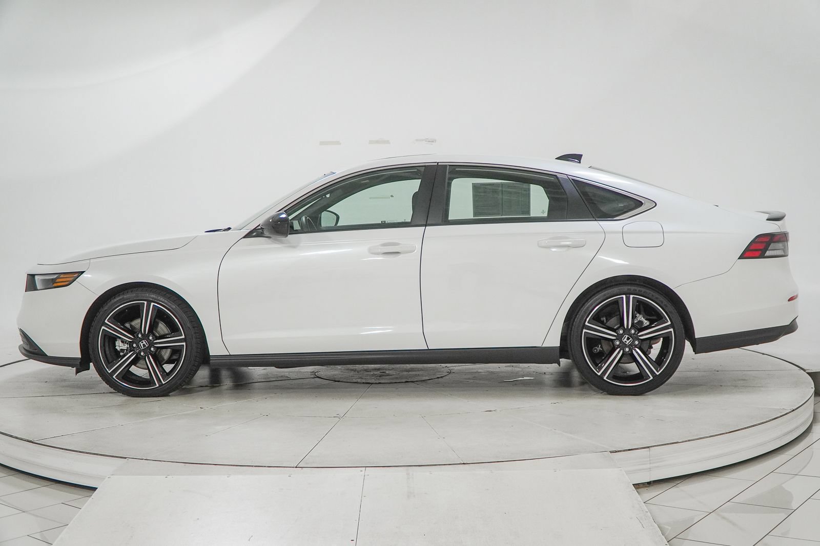 Used 2025 Honda Accord Sport image 5