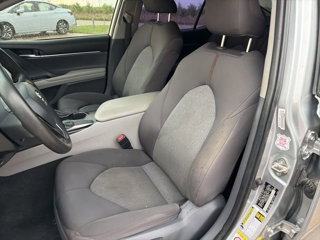 Used 2019 Toyota Camry LE FWD image 5
