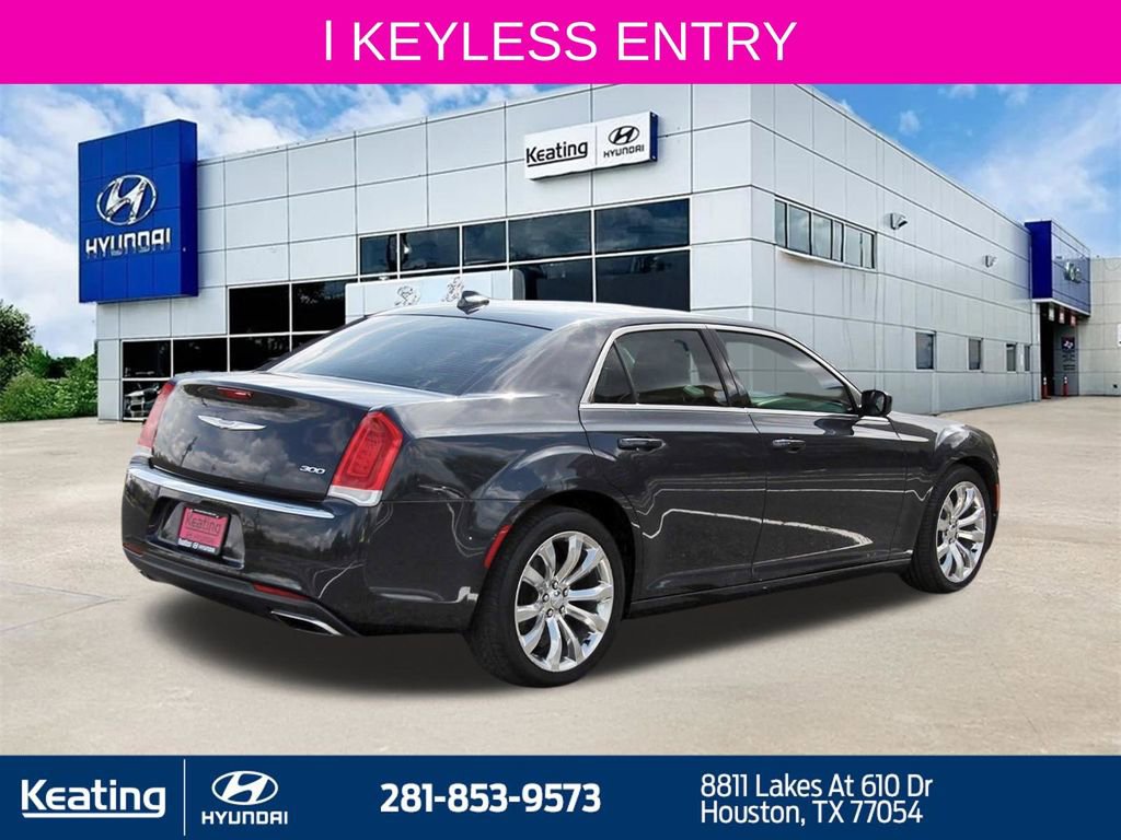 Used 2017 Chrysler 300 Limited image 5