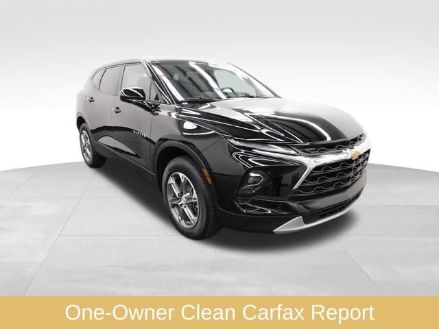 Used 2025 Chevrolet Blazer LT image 2
