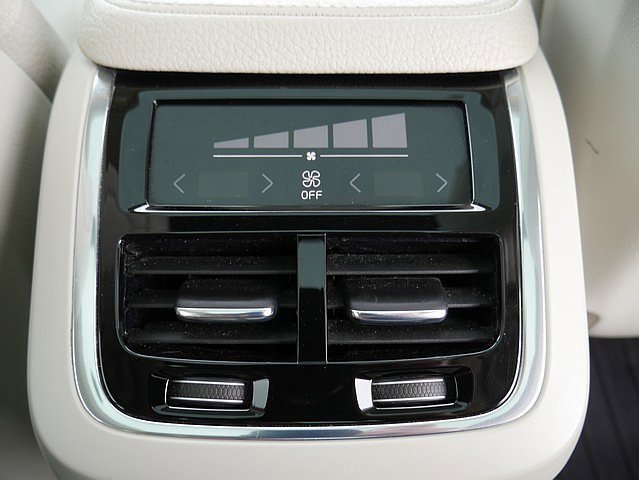 Used 2016 Volvo XC90 T6 Momentum w/ Momentum Plus Package image 54