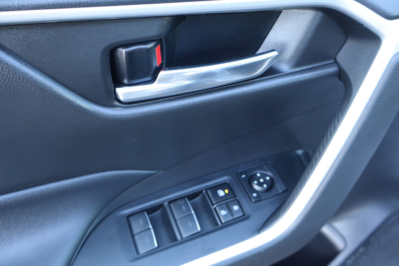 Used 2022 Toyota RAV4 XLE image 18