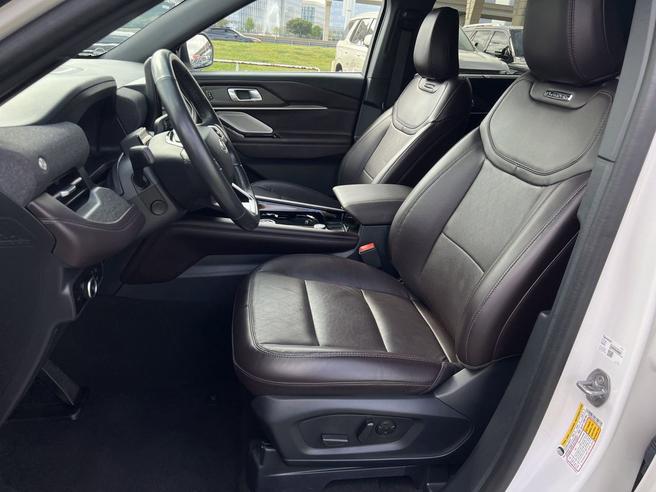 Used 2025 Ford Explorer Platinum image 23