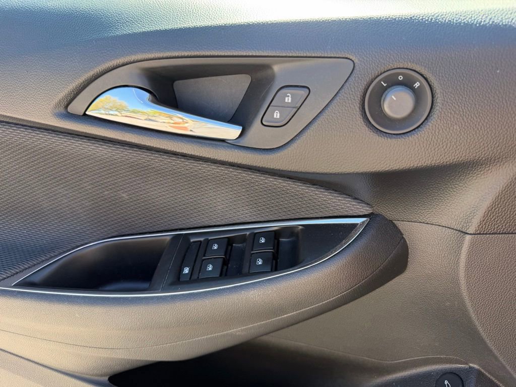 Used 2018 Chevrolet Cruze LS image 27