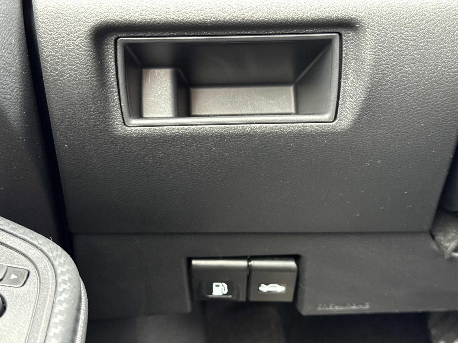 Used 2023 Nissan Versa SV image 18