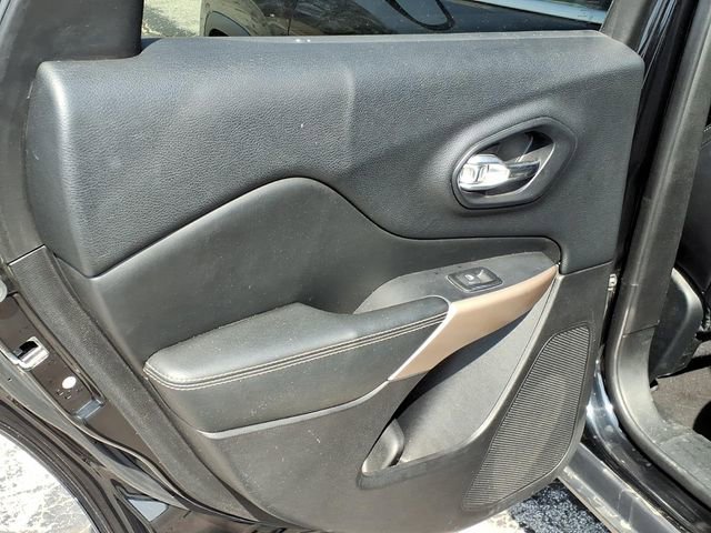 Used 2017 Jeep Cherokee Limited w/ Luxury Group image 15