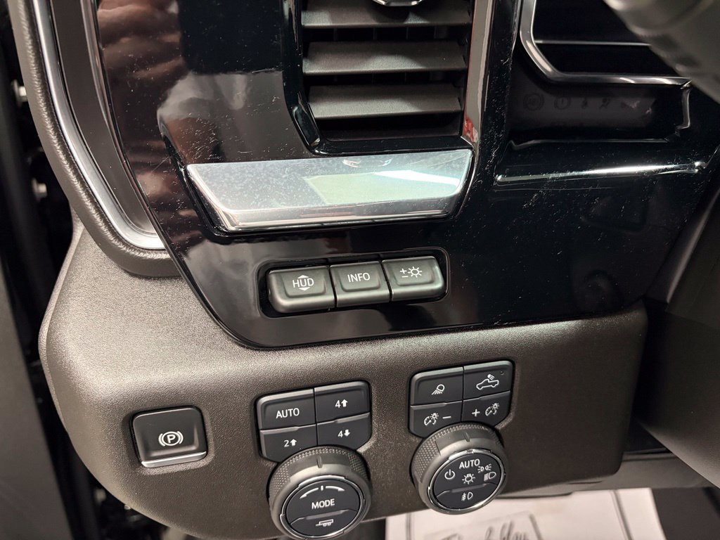 Used 2024 Chevrolet Silverado 1500 High Country AWD/4WD image 16