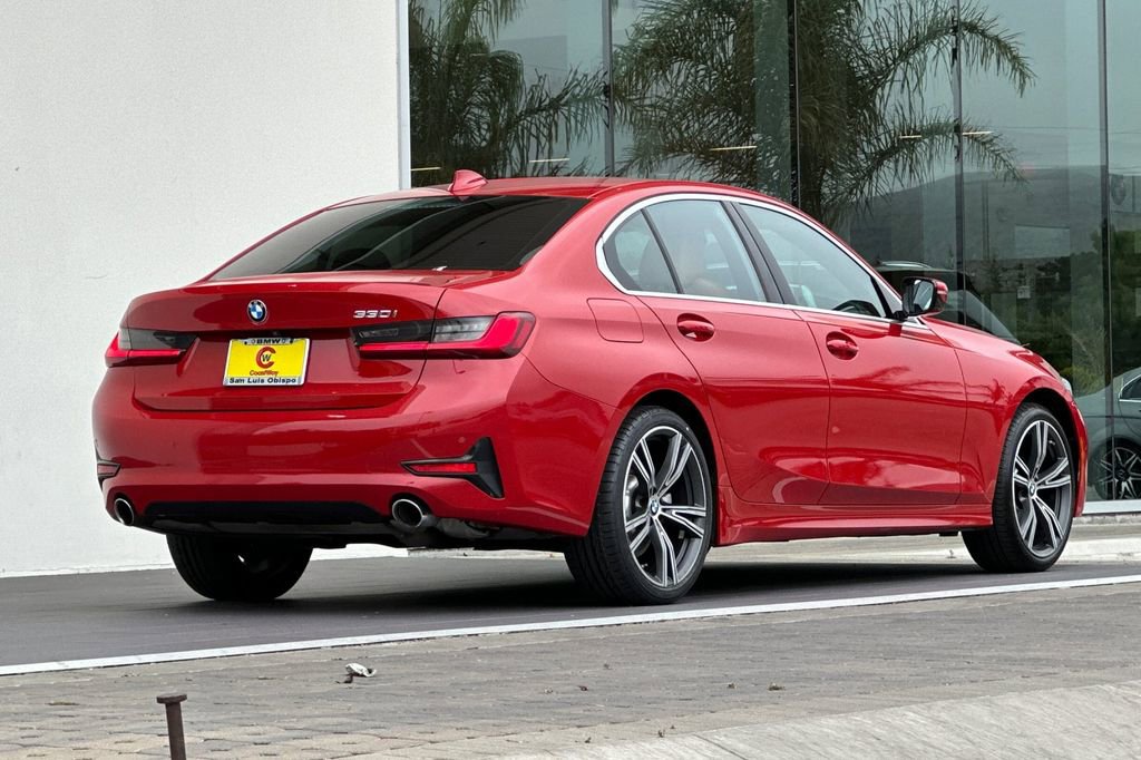 Used 2022 BMW 330i Sedan w/ Driving Assistance Package image 3