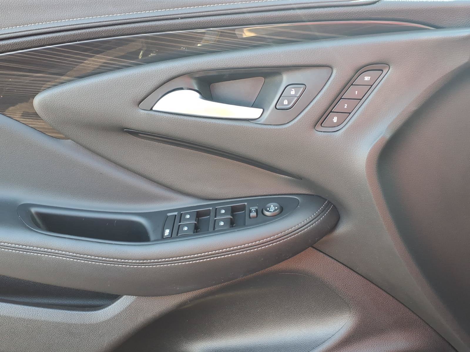 Used 2020 Buick Envision Essence AWD/4WD image 23