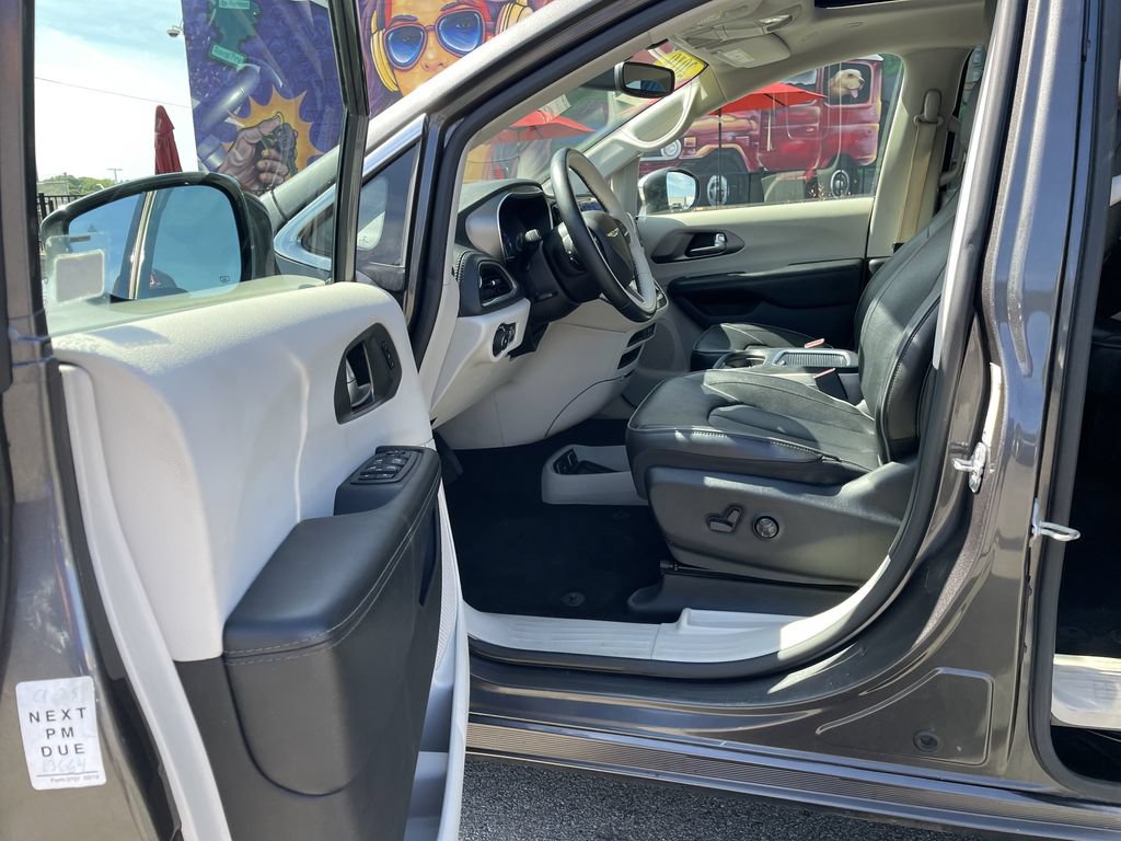 Certified 2019 Chrysler Pacifica Limited FWD image 14