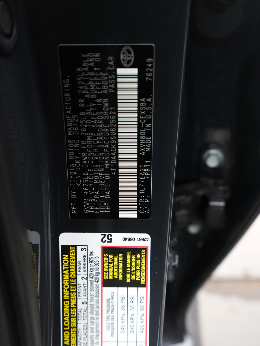 Used 2025 Toyota Camry SE image 23