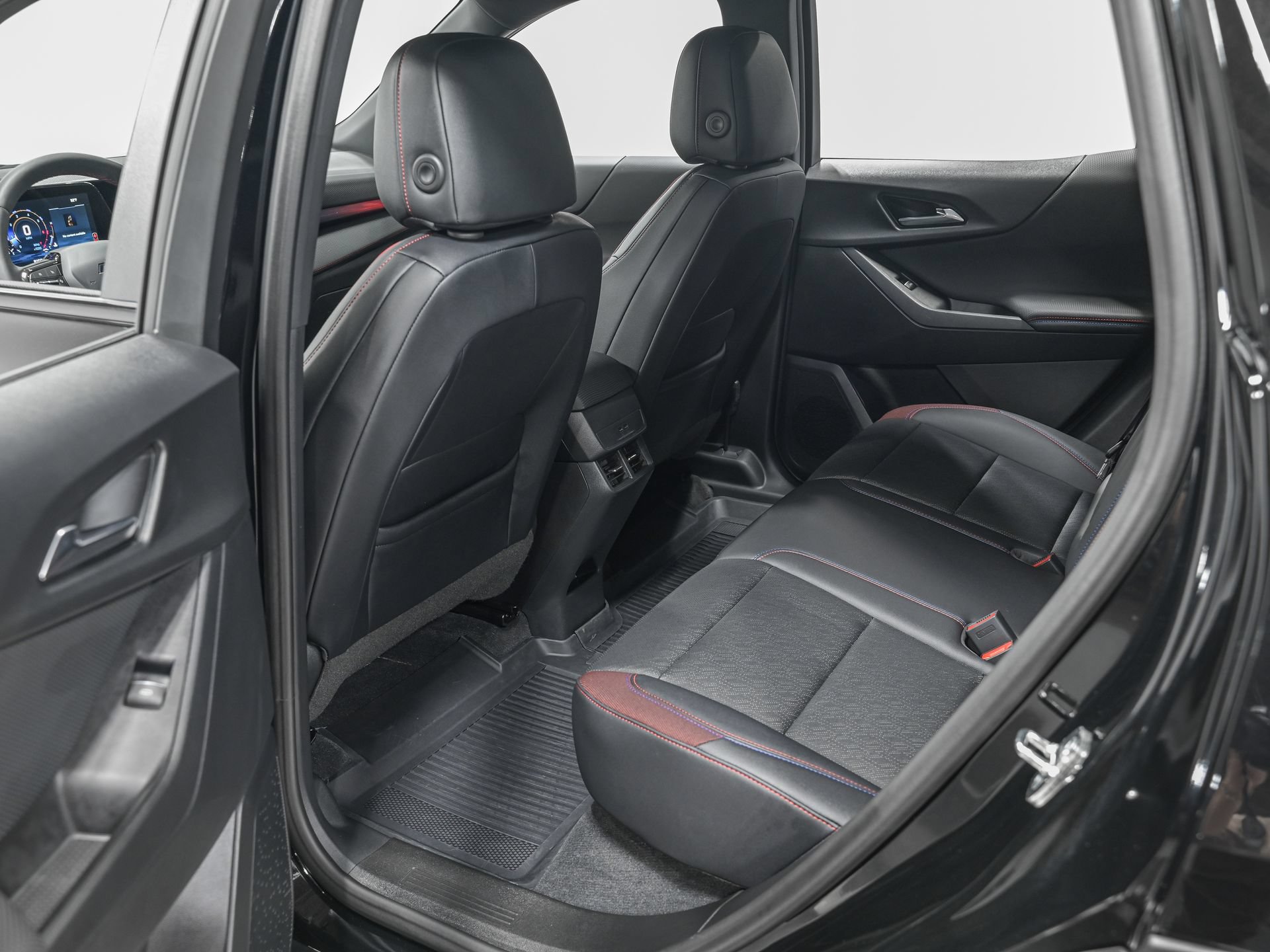 Used 2026 Chevrolet Equinox RS w/ LPO, Floor Liner Package FWD image 18