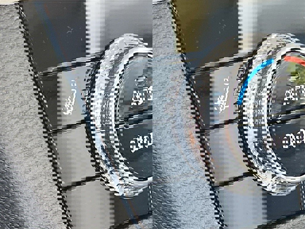 New 2025 Mitsubishi Outlander SE image 33