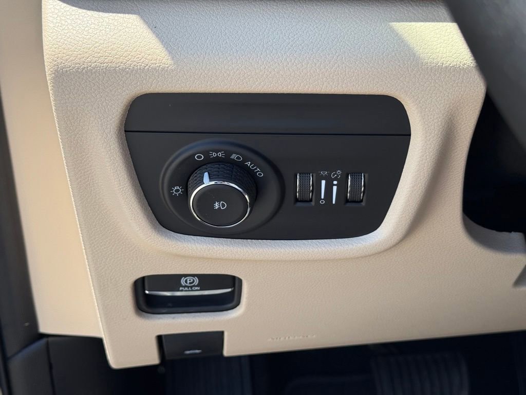 New 2026 Jeep Grand Cherokee Limited AWD/4WD image 16