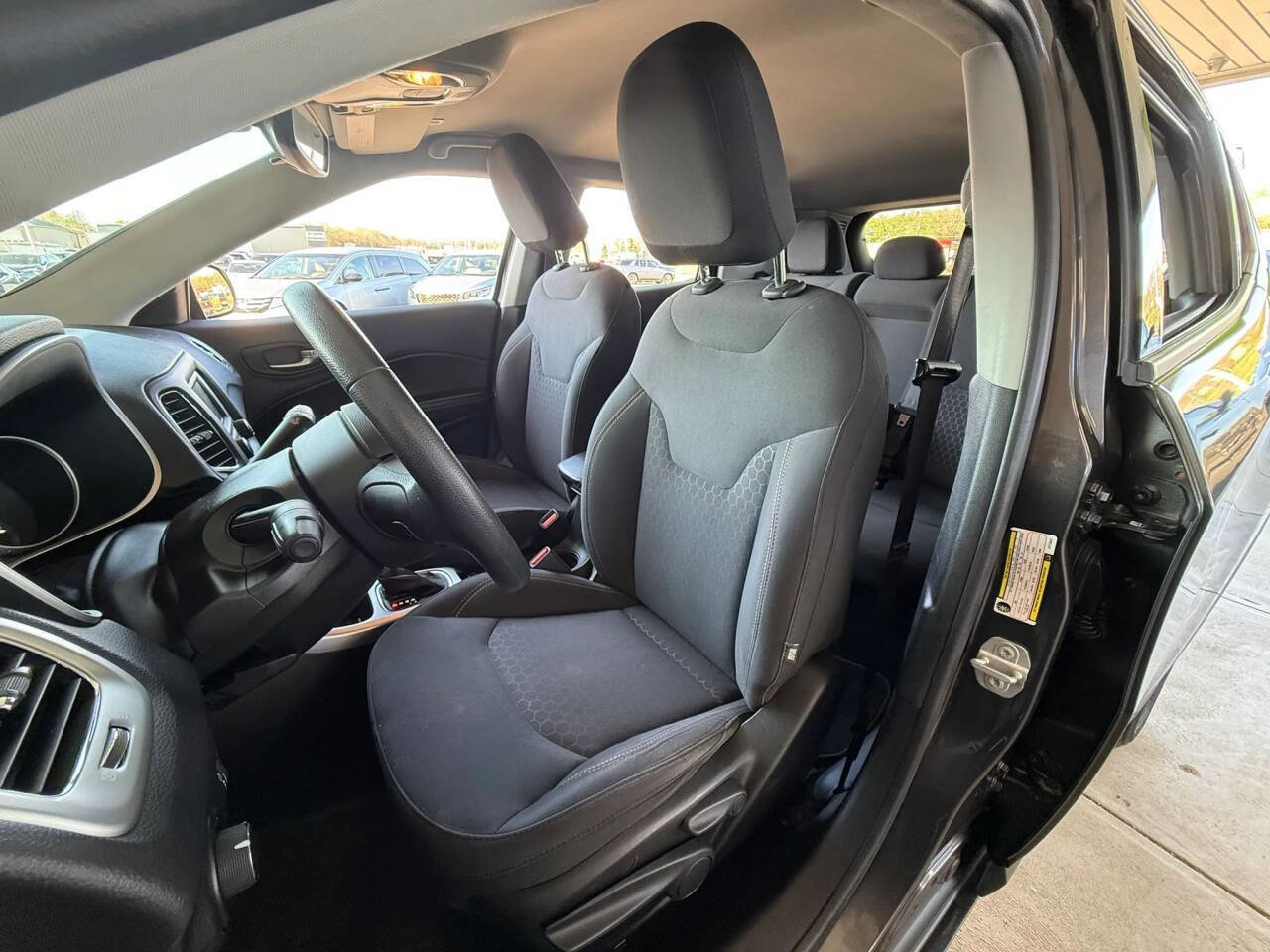 Used 2018 Jeep Compass Sport FWD image 11