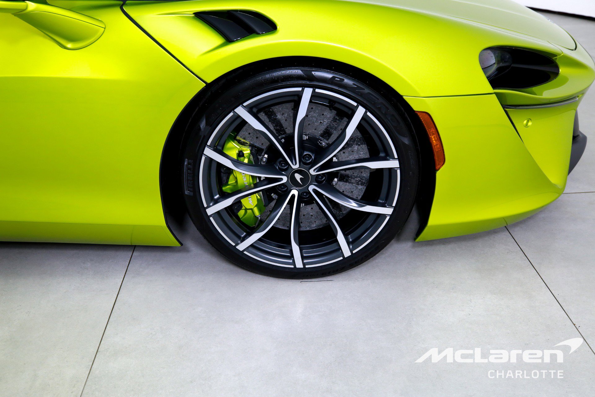 Used 2023 McLaren Artura image 15