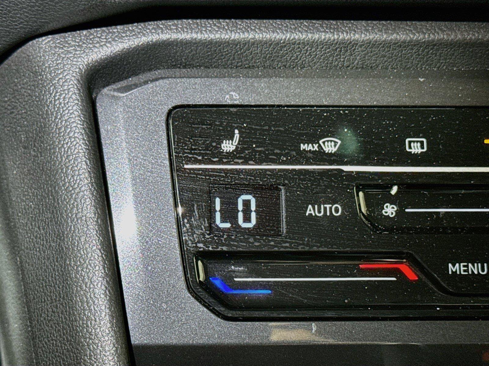Used 2024 Volkswagen Tiguan SE AWD/4WD image 18