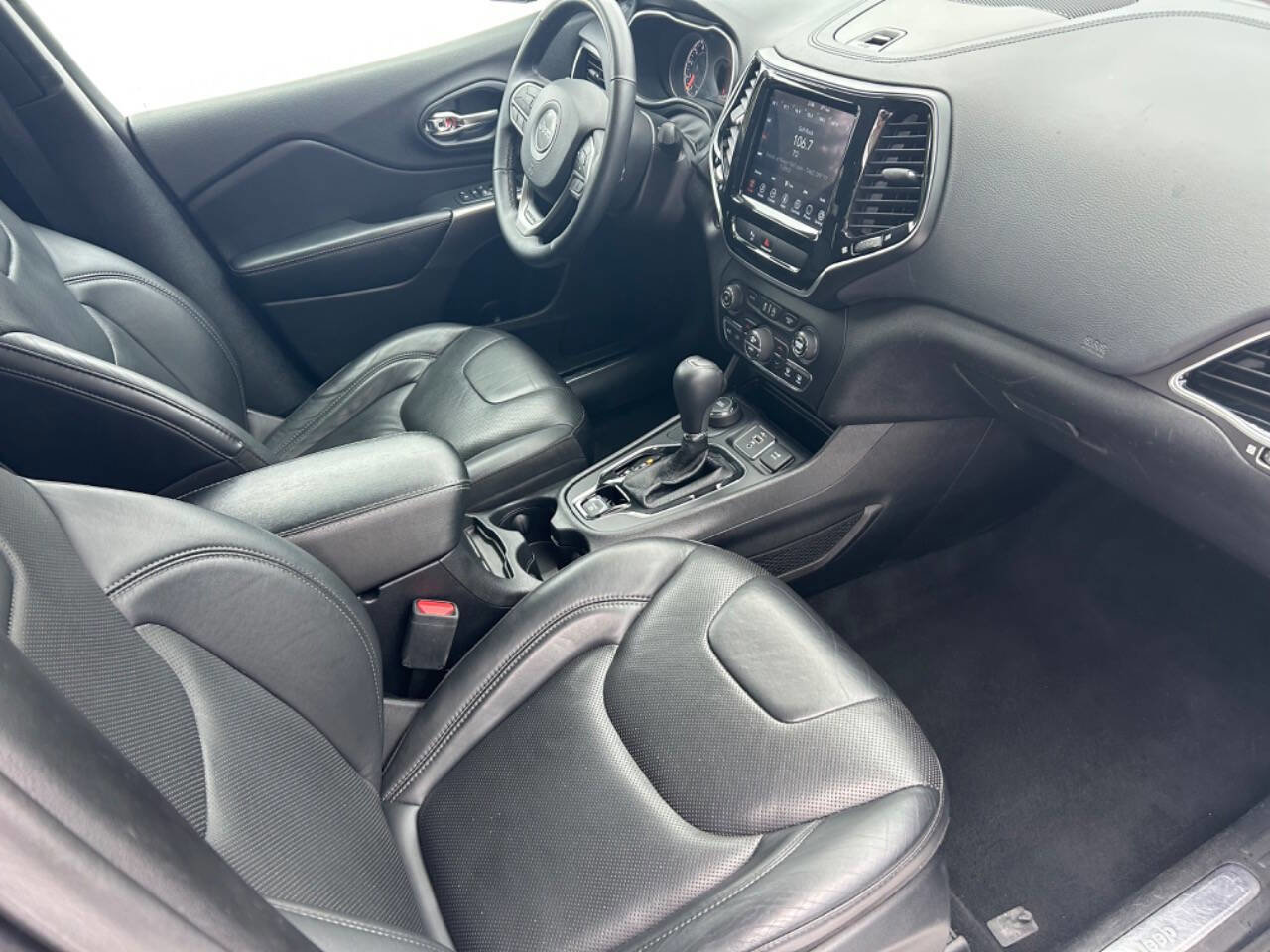 Used 2019 Jeep Cherokee Limited image 23