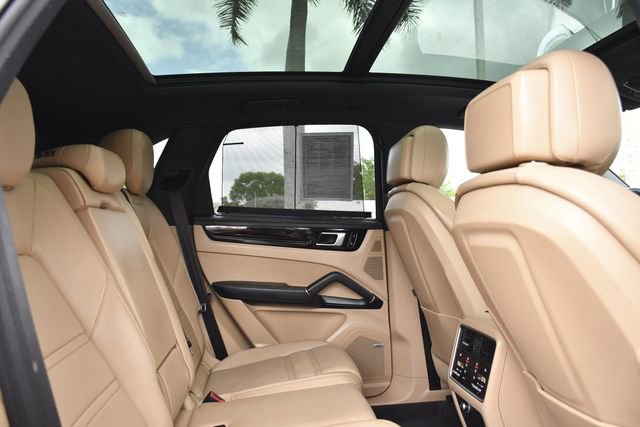 Used 2019 Porsche Cayenne S w/ Premium Plus Package AWD/4WD image 26