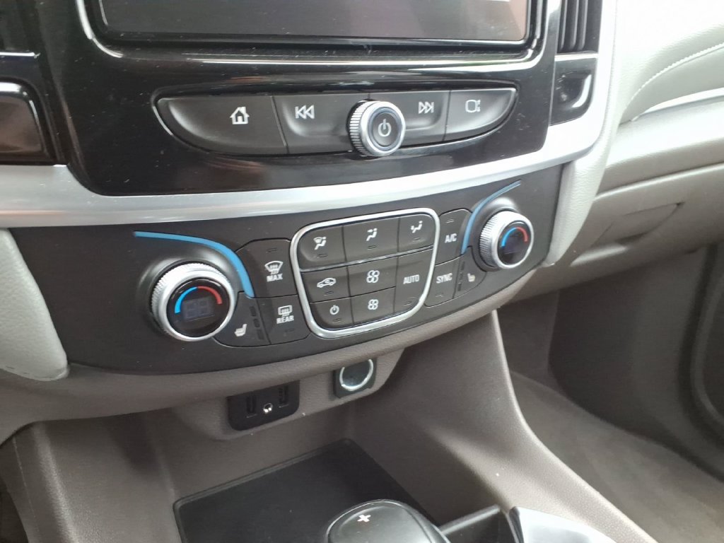 Used 2018 Chevrolet Traverse LT FWD image 20