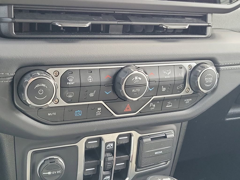 Certified 2025 Jeep Wrangler Unlimited Sahara w/ Safety Group AWD/4WD image 28