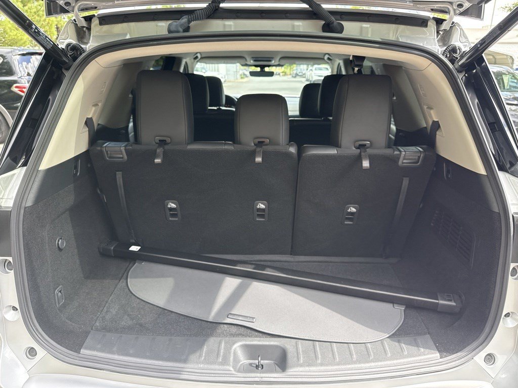 Used 2025 Nissan Pathfinder SL w/ Black Appearance Package FWD image 31
