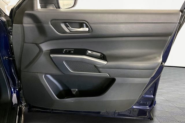 Used 2025 Nissan Pathfinder SL image 26