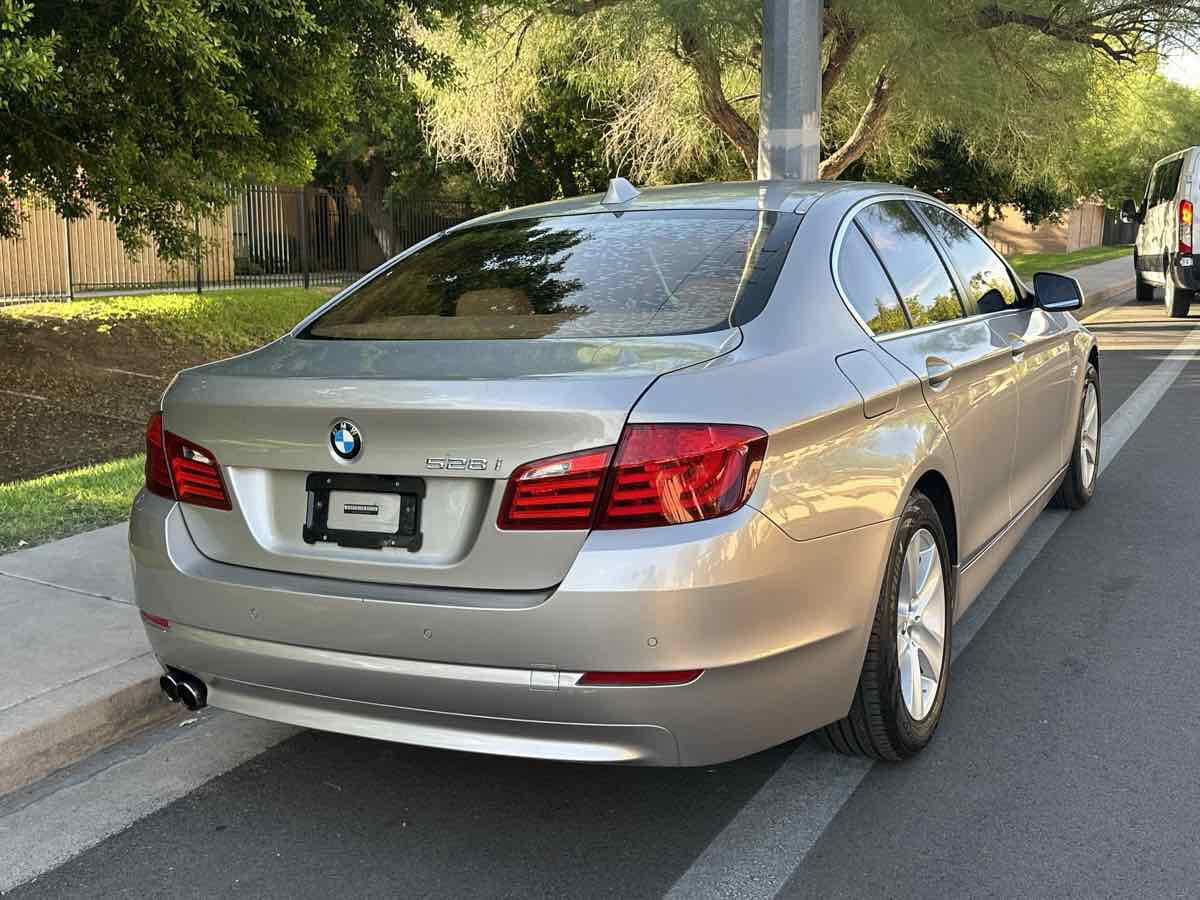 Used 2011 BMW 528i Sedan RWD image 8