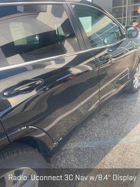 Used 2018 Jeep Cherokee Overland AWD/4WD image 7