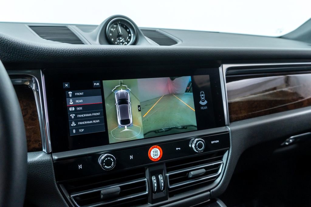 Certified 2026 Porsche Macan image 18