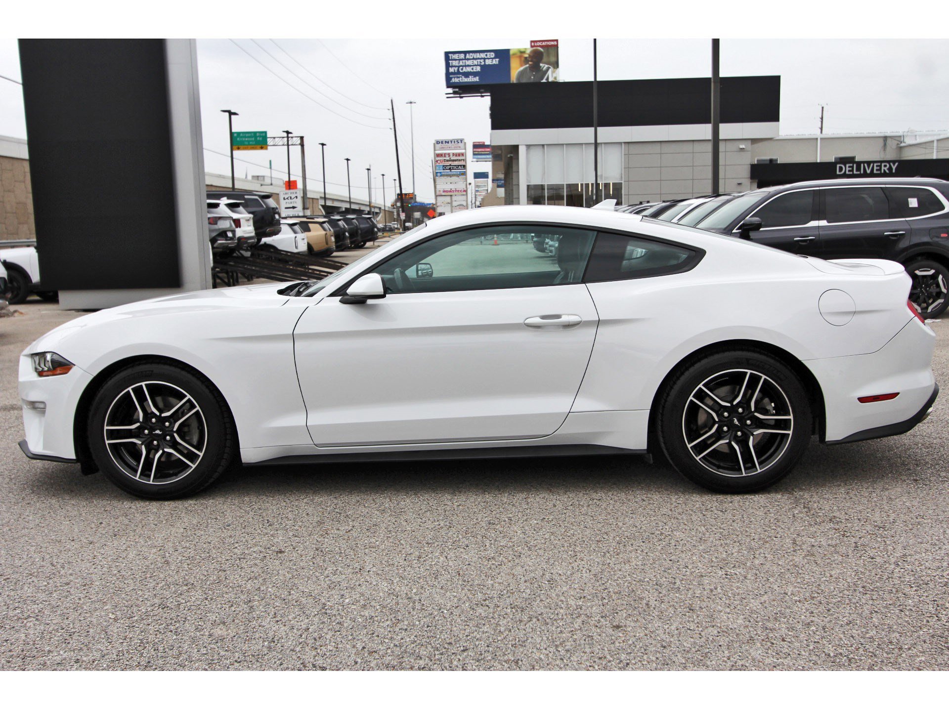 Used 2021 Ford Mustang Premium image 4