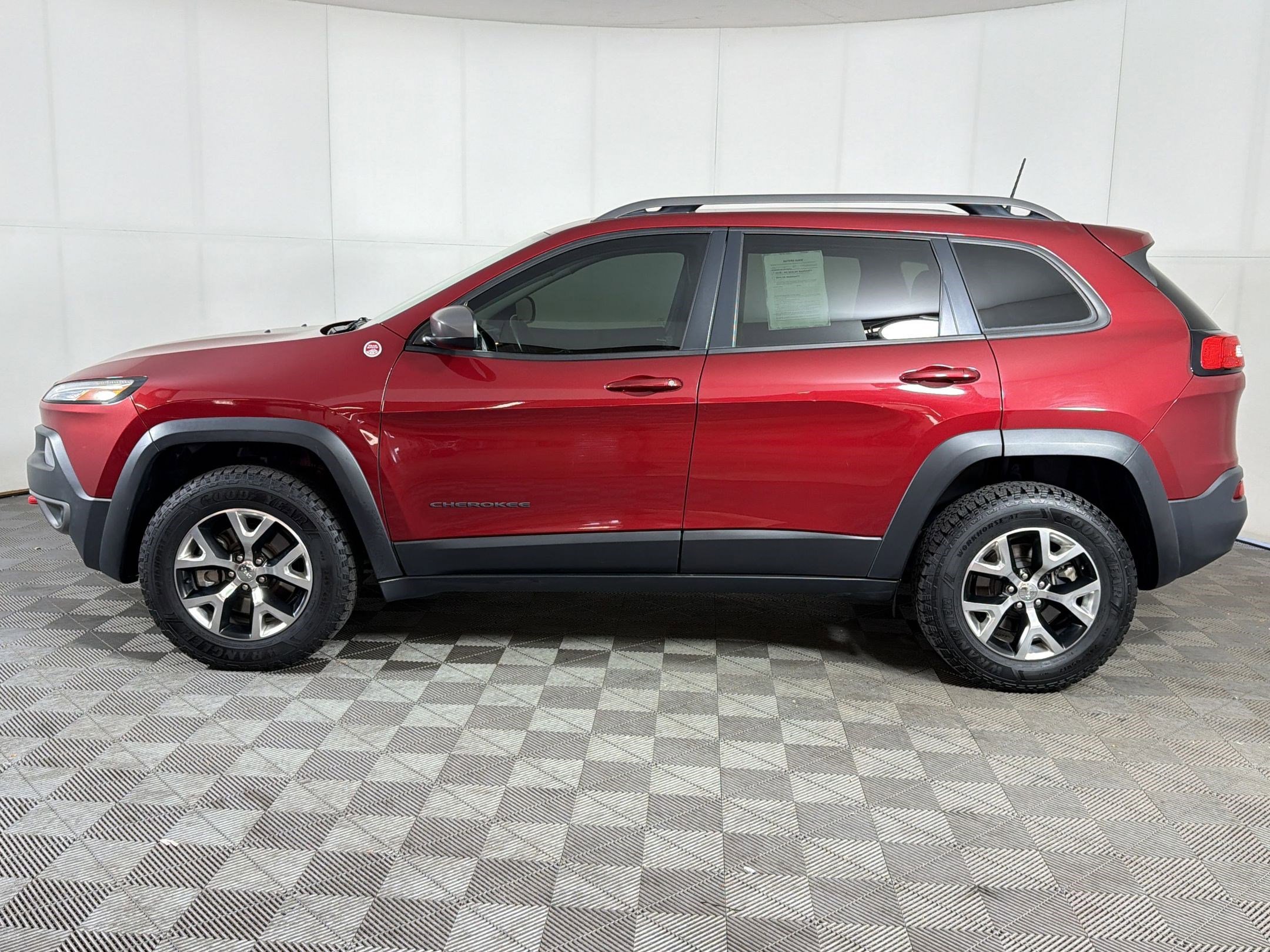 Used 2016 Jeep Cherokee Trailhawk w/ Cold Weather Group video 2