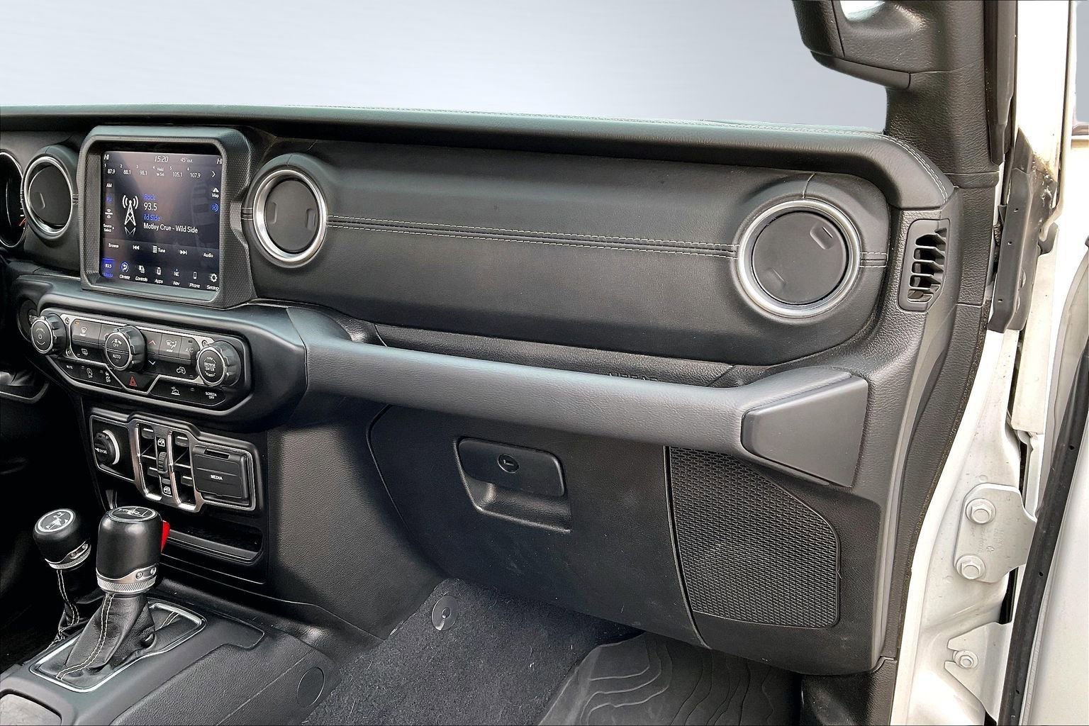 Used 2022 Jeep Gladiator Overland w/ Popular Equipment Package image 11