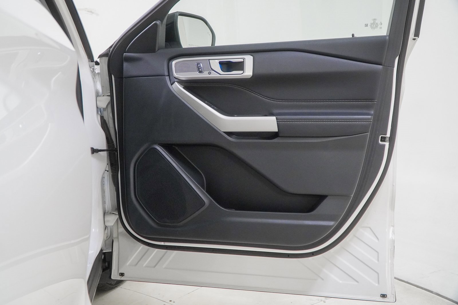 Used 2022 Ford Explorer Limited w/ Equipment Group 301A image 45