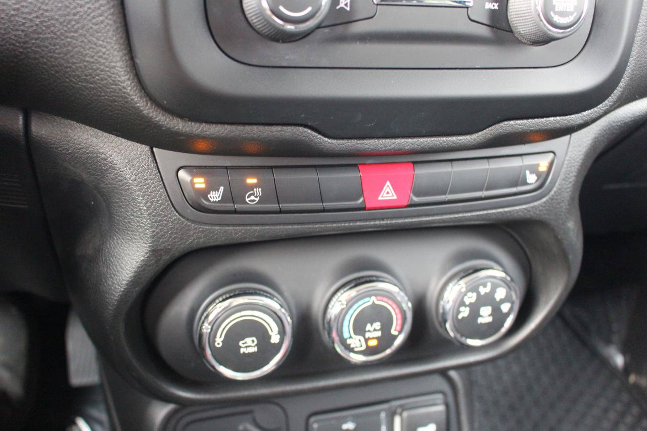 Used 2016 Jeep Renegade Latitude w/ Cold Weather Group FWD image 25
