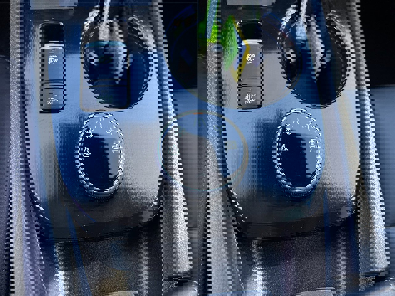 Certified 2025 Nissan Rogue SL w/ Tech Package image 18