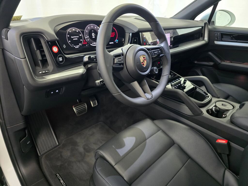 New 2025 Porsche Cayenne S image 4
