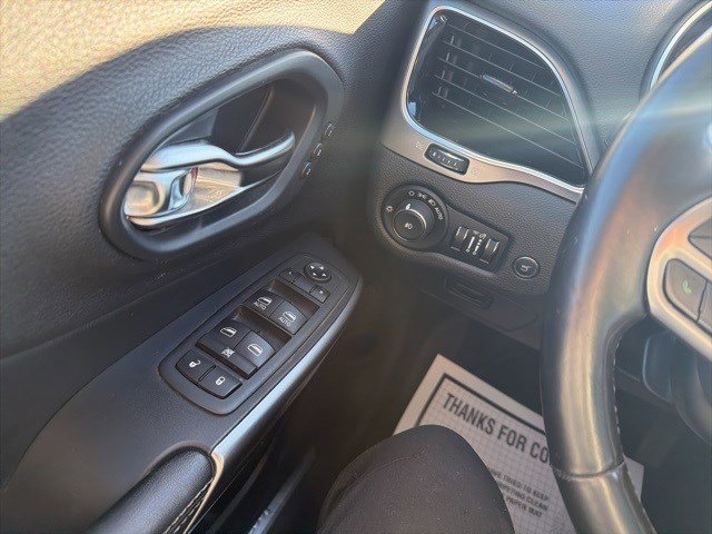 Used 2020 Jeep Cherokee Limited w/ Technology Group image 21