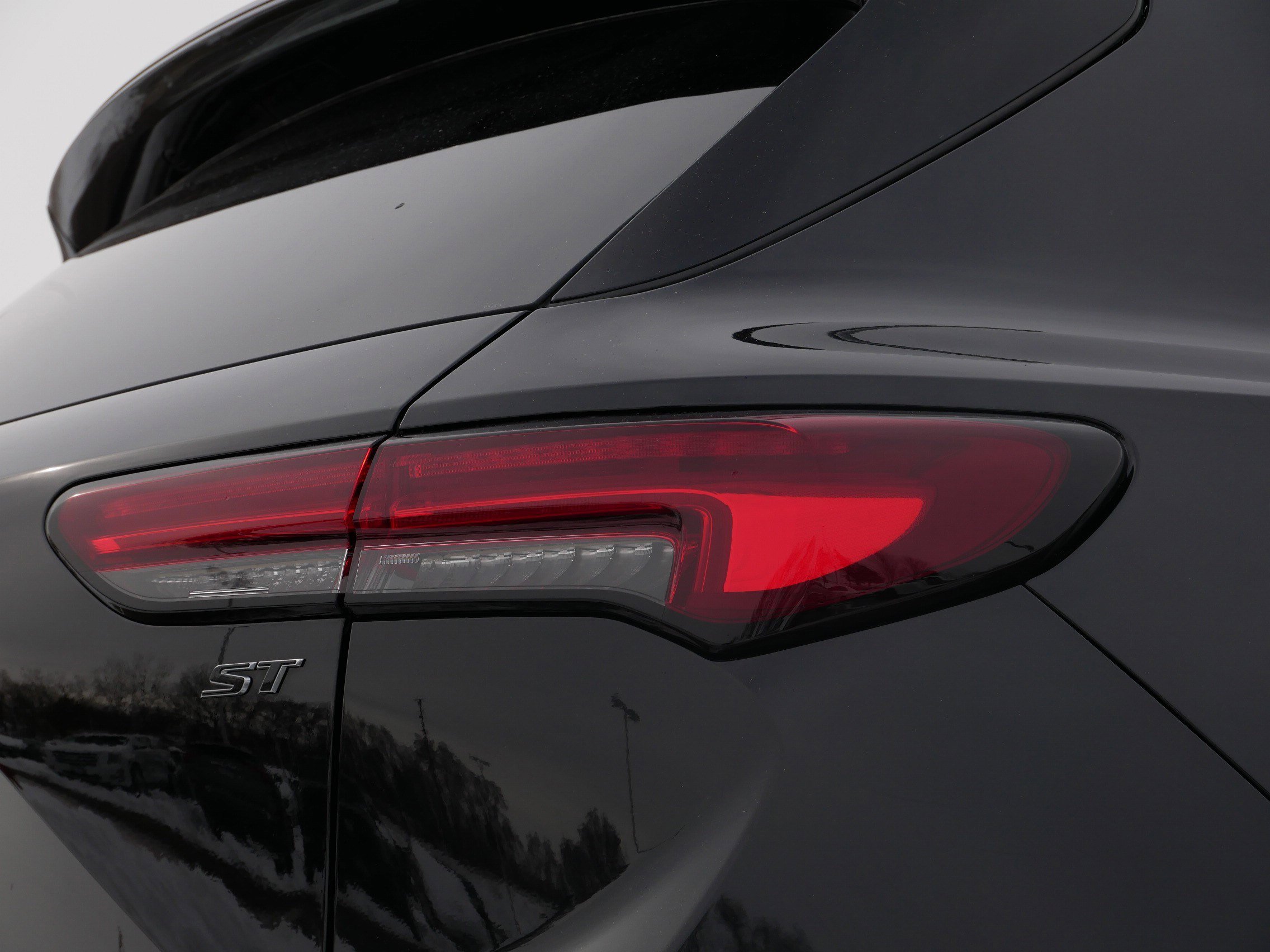 Used 2023 Buick Envision Essence w/ Technology Package I image 16