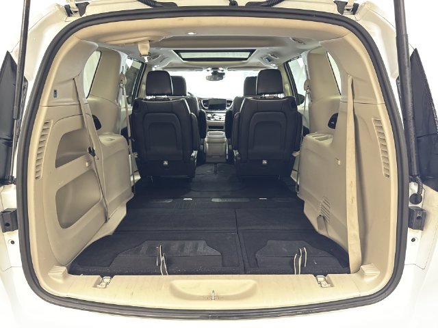 Used 2023 Chrysler Pacifica Limited FWD image 27