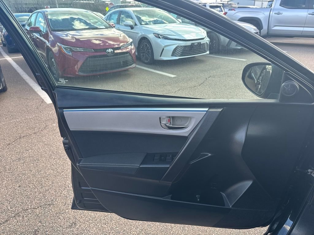 Used 2015 Toyota Corolla LE image 28