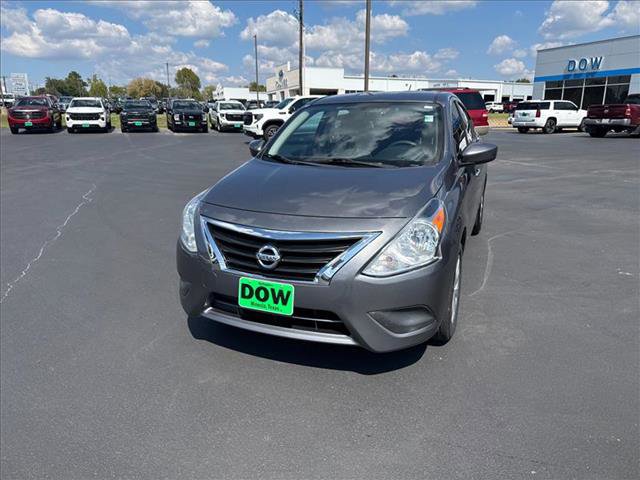 Used 2019 Nissan Versa SV image 2