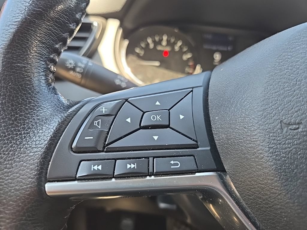 Used 2020 Nissan Rogue SV AWD/4WD image 14